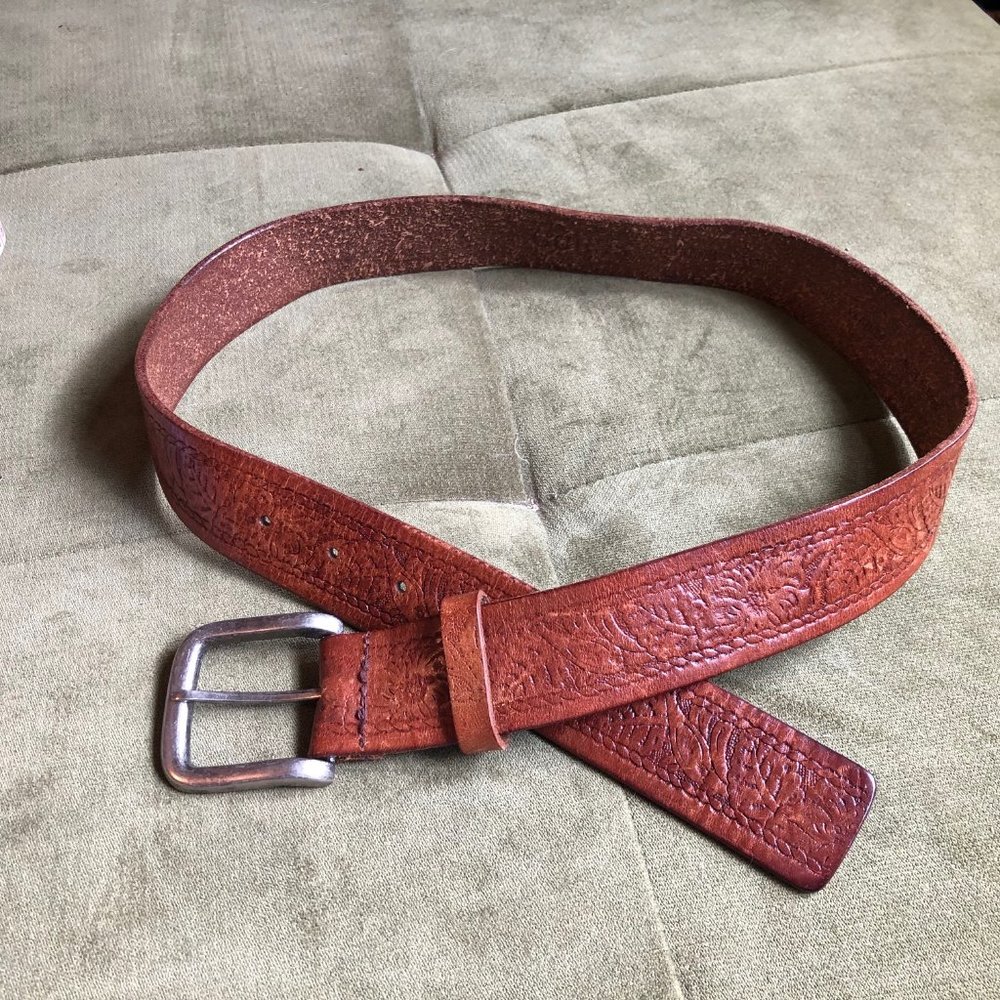 GUESS  WOMEN'S TAN EMBOSSED LEATHER BELT USED GOOD CONDITION